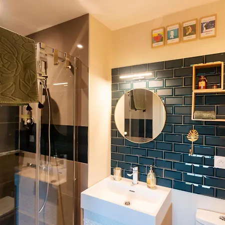 D'hotes Avec Jacuzzi Гостевой дом *