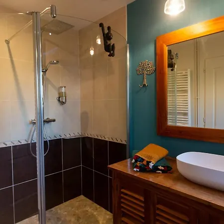 D'hotes Avec Jacuzzi Гостевой дом *