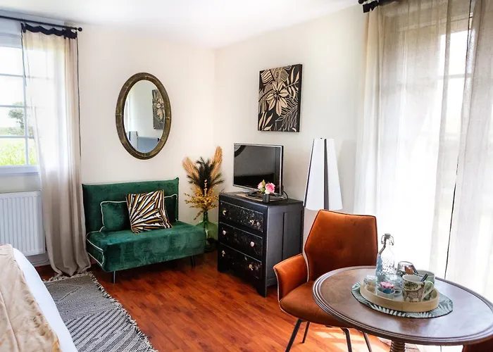 D'hotes Avec Jacuzzi בית הארחה 3*